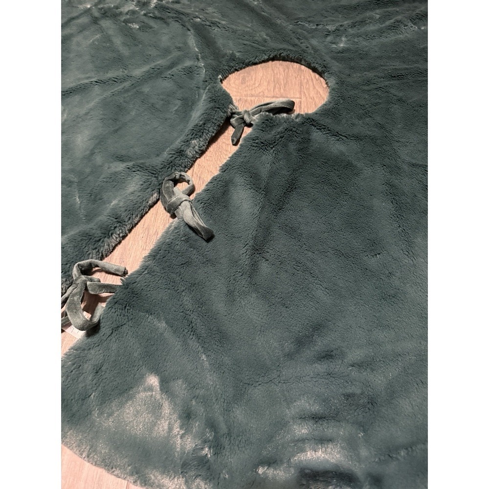 Nordstrom Faux Fur Tree Skirt Royal Evergreen Super Soft Tie Closure NWOT - Picture 2 of 5